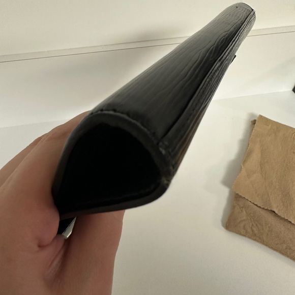 BEAUTIFUL! Vintage Louis Vuitton Epi Leather Clutch, Wallet and Dust bag Bundle! - Picture 3 of 11